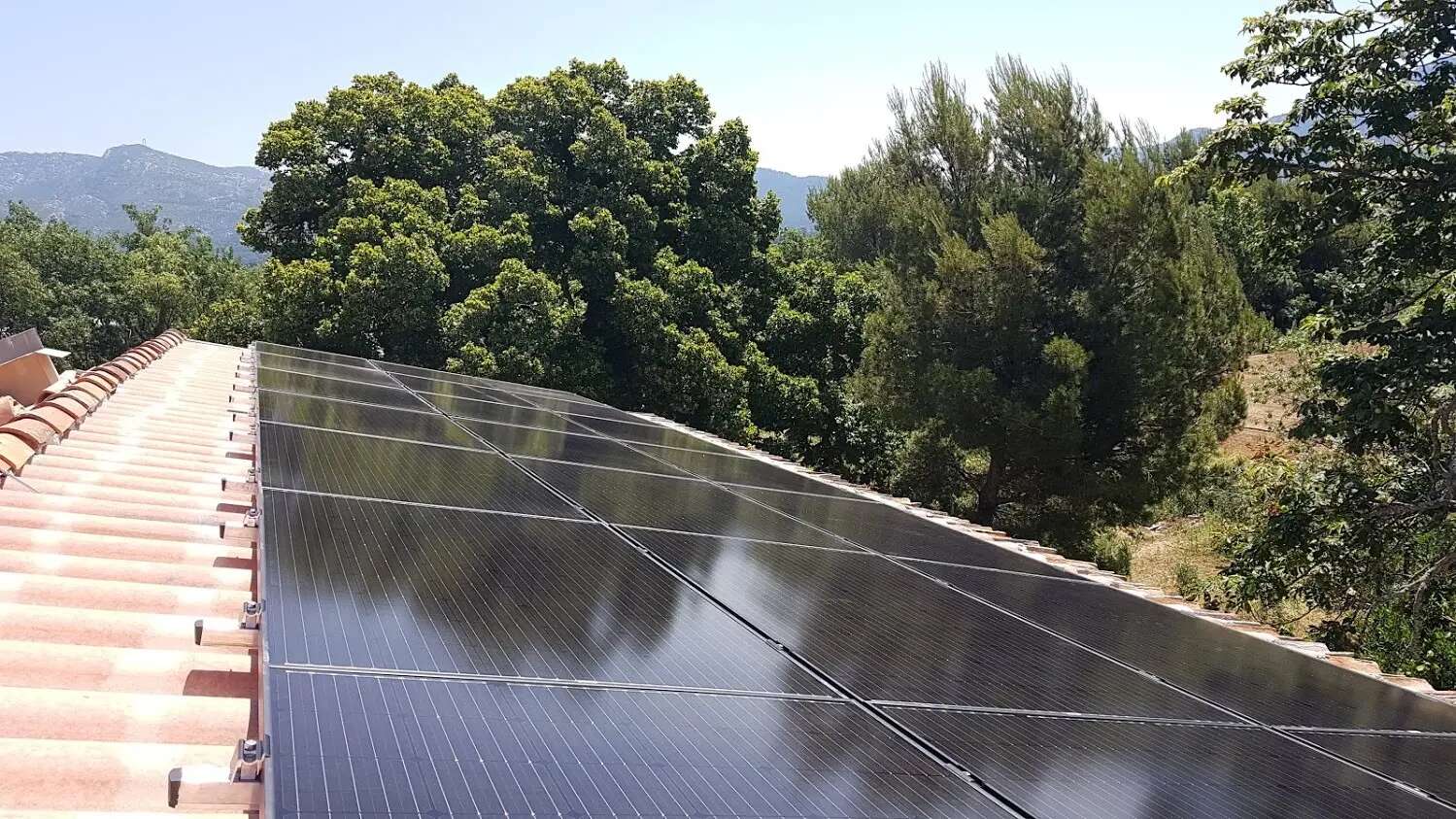 Exemple d'installation sur toit avec panneau solaires Fibrociment avec kit de fixation K2